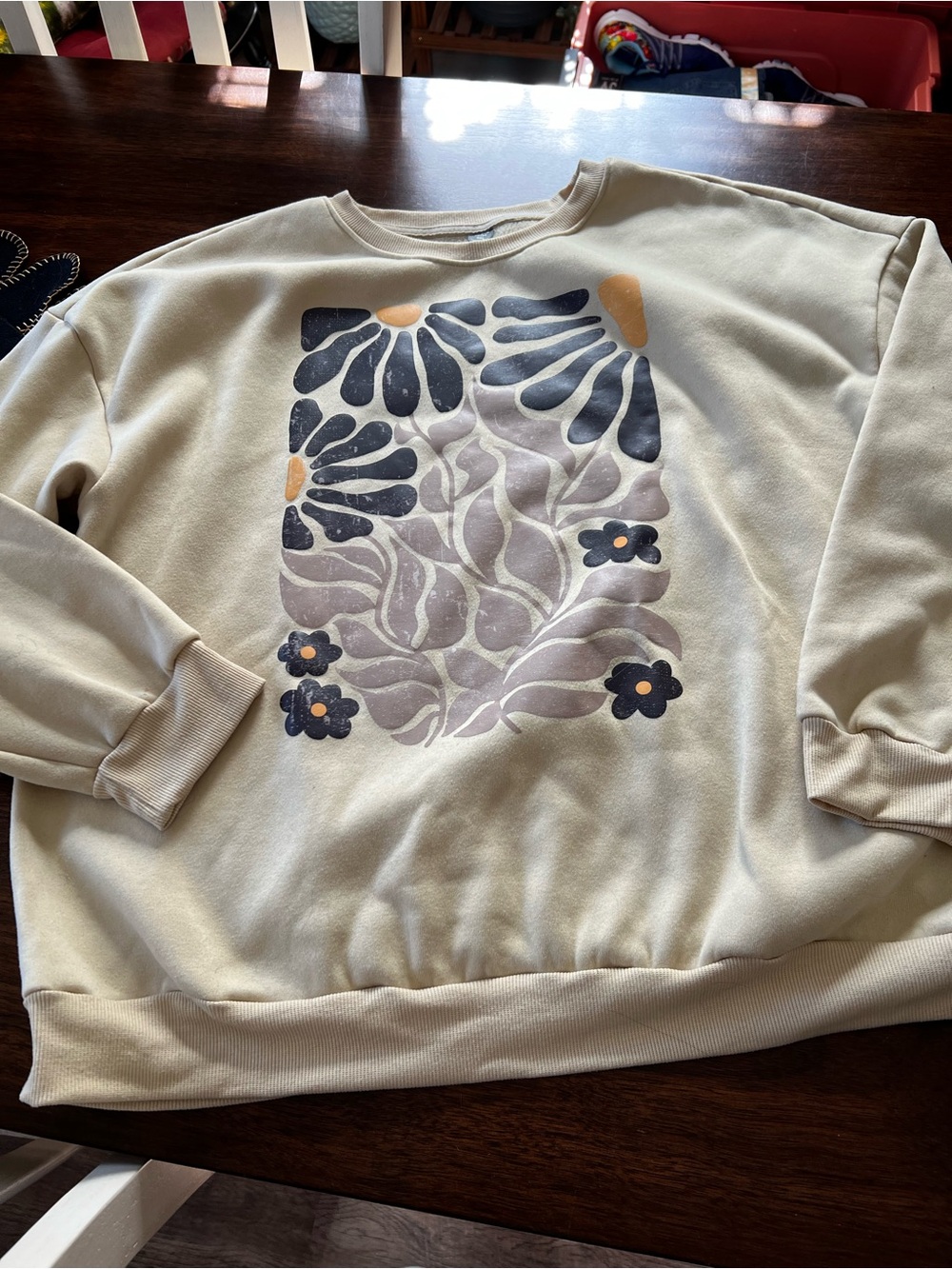 SHEIN Cream Crewneck Sweatshirt with Floral Graphic